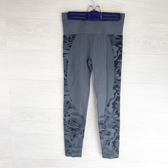 Zyia Seamless Camo High Waist 7/8 Performance Leggings - Picture 3 of 8